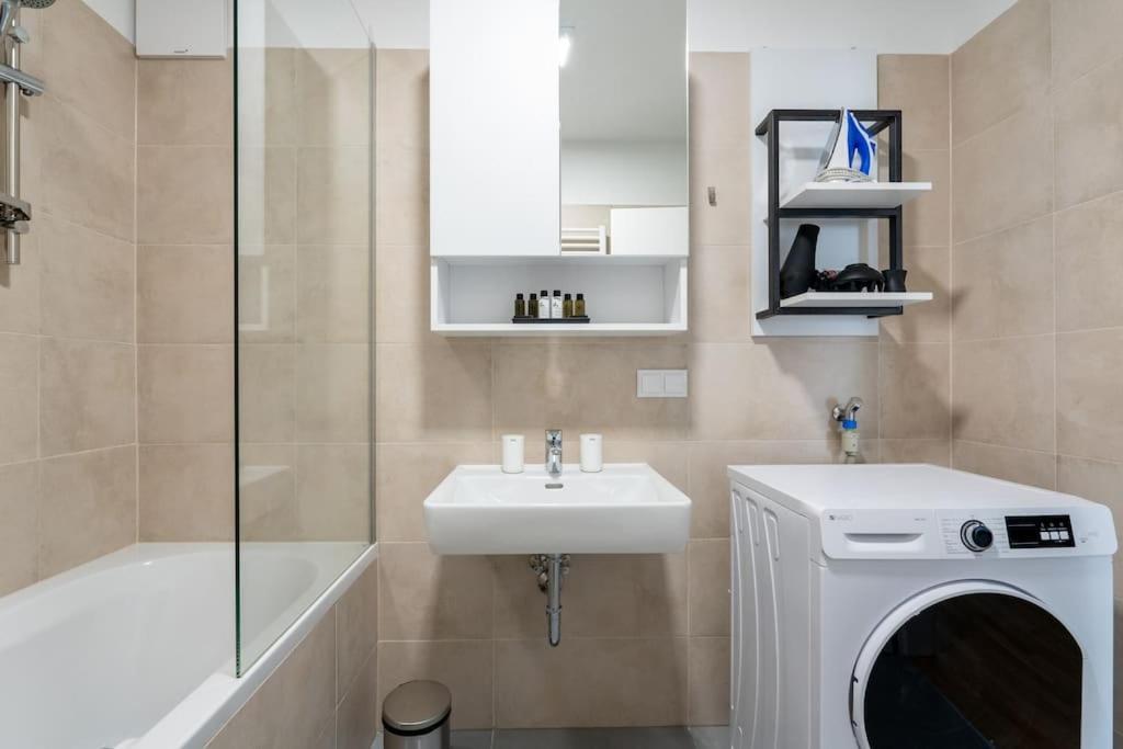 Urban 1Br Retreat, Easy City Link By Hm Wien Eksteriør bilde