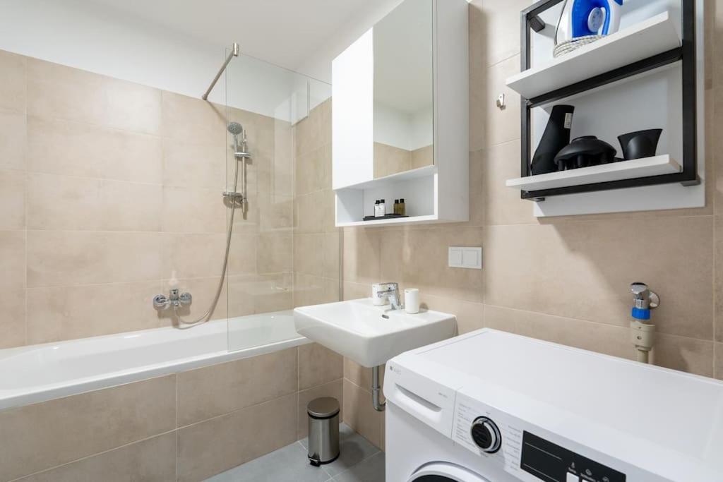 Urban 1Br Retreat, Easy City Link By Hm Wien Eksteriør bilde