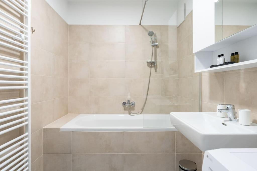 Urban 1Br Retreat, Easy City Link By Hm Wien Eksteriør bilde